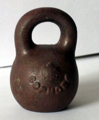 надо было этот арбуз бросить. тогда дворнику меньше работы было бы