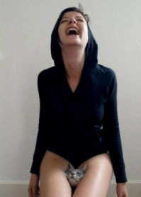 Иногда, красоту девушки, можно увидеть и так)))
хотя, со второй не всё так однозначно!)))