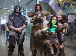 Судя по всему слева - перс и он избрал дорогу мага. :)
Вот только с Ваббаджеком надо быть аккуратным.