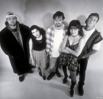 Кто не работал клерком, тому сложно понять этот фильм, а он очень здоровский )))