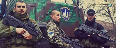 нам аусвертигес амт( МИД) настоятельно не рекомендует поездки в Украину.
изза ... сам знаешь! 
я бы охотно поехал Львов/Киев/Мыколаив/Одесса
имение у нас там было, посмотреть/оценить...
придете в ЕС = нам профит.
по криминальным правосекам, я умею украинский и читаю киевские новости ;) - это кто фото?