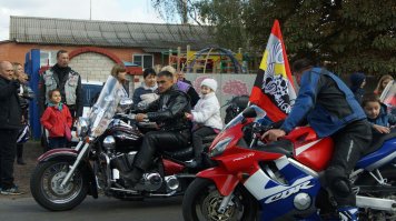 Молодцы! Подобные порывы от всей души приветствую! 
Сами два раза в год ездим к деткам в детский дом. Радости нет предела. И впечатлений надолго :)