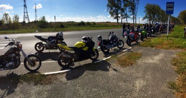 Молодцы! Подобные порывы от всей души приветствую! 
Сами два раза в год ездим к деткам в детский дом. Радости нет предела. И впечатлений надолго :)