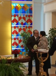 Мои бабушка и дедушка, на этих фото 60 летие совместной жизни, мы сделали для них обновление бракосочетания в ЗАГСе) сейчас уже вместе 62 года!