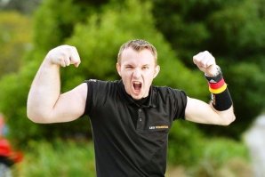 Еще он ладошки бреет