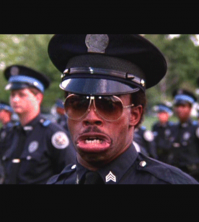 Мальчик мастерски пародирует полицейскую сирену