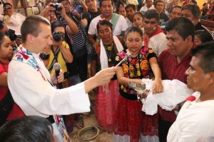 Вот сразу видно: брак по принуждению.
Могу посоветовать крокодилице нанять адвоката и засудить семью мужа за домашнее насилие, принужддение и, не исключаю, и изнасилование (=преступление против половой неприкосновенности).