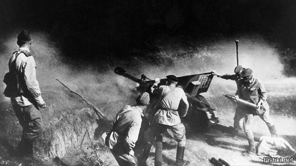 Самые кровопролитные сражения Великой Отечественной войны.

1. Битва за Москву.

Даты: 30 сентября 1941 года — 20 апреля 1942 года
Общая продолжительность: 202 дня
Потери советских войск: 1,8 млн человек
Потери немецких войск и союзников: 457,1 тыс. человек

2. Сталинградская битва.

Даты: 17 июля 1942 года — 2 февраля 1943 года
Общая продолжительность: 200 дней
Потери советских войск: 1,1 млн человек
Потери немецких войск и союзников: 850 тыс. человек

3. Битва за Днепр.

Даты: 26 августа — 23 декабря 1943 года
Общая продолжительность: 119 дней
Потери советских войск: 1,2 млн человек
Потери немецких войск и союзников: 400 тыс. человек

4. Курская битва.

Даты: 5 июля — 23 августа 1943 года
Общая продолжительность: 49 дней
Потери советских войск: 863,3 тыс. человек
Потери немецких войск и союзников: 500 тыс. человек

5. Наступление на Правобережной Украине.

Даты: 24 декабря 1943 года — 17 апреля 1944 года
Общая продолжительность: 115 дней
Потери советских войск: 1,1 млн человек
Потери немецких войск и союзников: 250 тыс. человек

6. Операция «Багратион».

Даты: 23 июня — 29 августа 1944 года
Общая продолжительность: 67 дней
Потери советских войск: 765,8 тыс. человек
Потери немецких войск и союзников: 409 тыс. человек

7. Восточно-Прусская операция.

Даты: 13 января — 25 апреля 1945 года
Общая продолжительность: 102 дня
Потери советских войск: 584,7 тыс. человек
Потери немецких войск и союзников: 487,3 тыс. человек

8. Смоленское сражение.

Даты: 10 июля — 10 сентября 1941 года
Общая продолжительность: 62 дня
Потери советских войск: 759,9 тыс. человек
Потери немецких войск и союзников: 250 тыс. человек

9. Битва за Кавказ.

Даты: 25 июля 1942 года — 9 октября 1943 года
Общая продолжительность: 441 день
Потери советских войск: 593,9 тыс. человек
Потери немецких войск и союзников: 281 тыс. человек

10. Битва под Киевом.

Даты: 7 июля — 26 сентября 1941 года
Общая продолжительность: 81 день
Потери советских войск: 700,5 тыс. человек
Потери немецких войск и союзников: 128,6 тыс. человек