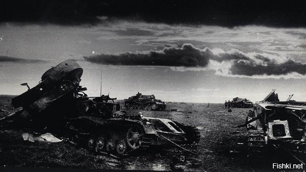 Самые кровопролитные сражения Великой Отечественной войны.

1. Битва за Москву.

Даты: 30 сентября 1941 года — 20 апреля 1942 года
Общая продолжительность: 202 дня
Потери советских войск: 1,8 млн человек
Потери немецких войск и союзников: 457,1 тыс. человек

2. Сталинградская битва.

Даты: 17 июля 1942 года — 2 февраля 1943 года
Общая продолжительность: 200 дней
Потери советских войск: 1,1 млн человек
Потери немецких войск и союзников: 850 тыс. человек

3. Битва за Днепр.

Даты: 26 августа — 23 декабря 1943 года
Общая продолжительность: 119 дней
Потери советских войск: 1,2 млн человек
Потери немецких войск и союзников: 400 тыс. человек

4. Курская битва.

Даты: 5 июля — 23 августа 1943 года
Общая продолжительность: 49 дней
Потери советских войск: 863,3 тыс. человек
Потери немецких войск и союзников: 500 тыс. человек

5. Наступление на Правобережной Украине.

Даты: 24 декабря 1943 года — 17 апреля 1944 года
Общая продолжительность: 115 дней
Потери советских войск: 1,1 млн человек
Потери немецких войск и союзников: 250 тыс. человек

6. Операция «Багратион».

Даты: 23 июня — 29 августа 1944 года
Общая продолжительность: 67 дней
Потери советских войск: 765,8 тыс. человек
Потери немецких войск и союзников: 409 тыс. человек

7. Восточно-Прусская операция.

Даты: 13 января — 25 апреля 1945 года
Общая продолжительность: 102 дня
Потери советских войск: 584,7 тыс. человек
Потери немецких войск и союзников: 487,3 тыс. человек

8. Смоленское сражение.

Даты: 10 июля — 10 сентября 1941 года
Общая продолжительность: 62 дня
Потери советских войск: 759,9 тыс. человек
Потери немецких войск и союзников: 250 тыс. человек

9. Битва за Кавказ.

Даты: 25 июля 1942 года — 9 октября 1943 года
Общая продолжительность: 441 день
Потери советских войск: 593,9 тыс. человек
Потери немецких войск и союзников: 281 тыс. человек

10. Битва под Киевом.

Даты: 7 июля — 26 сентября 1941 года
Общая продолжительность: 81 день
Потери советских войск: 700,5 тыс. человек
Потери немецких войск и союзников: 128,6 тыс. человек