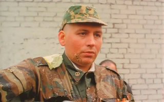 Этот американец носит на себе весь мусор, созданный им же самим за 30 дней