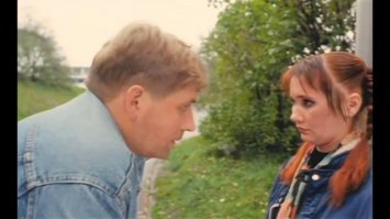 — Мальчики, не желаете продажной любви?
— Я тебе сейчас лицо обглодаю! (с)ДМБ