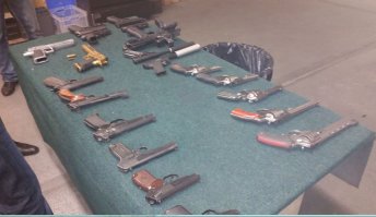 С сыном стреляли из очень многих видов и моделей оружия...  И из "орла"(на фото сын как раз с ним),магнума, кольта, сиг сауера, глоков . тт,пм и др(на фото). Но сам для себя выбрал себе глок 4 поколения, выбрал 17,  под мою руку он хорошо "ложится", пистолет неприхотлив, много "фич" для него можно докупать(правда только из штатов), например заменив две "детальки" в глоке,  на две другие оригинальные! он становится автоматическим оружием со скорострельностью в 1200 выстрелов в минуту(кому интересно на ютубе есть ролики),  магазины есть и на 33 патрона, в общем если для самообороны - тира , то соотношение цена(630евро) - качества- надёжность идеальны(на мой взгляд)... Некоторые ради эксперемента делали более 5 тысяч выстрелов из него ни разу не почистив, и работает... 
Если же для спорта, тогда варианты от 1150 евро (например сиг-сауер Р229) и выше, и естественно модифицированные под конкретного спортсмена...