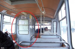 обожаю этот ЛиАз.когда был маленьким,отец ездил на таком,точнее на учебном,с доп.кабиной за водителем,там стояло кресло и дополнительные педали для инструктора.частенько брал меня покататься в той самой кабине.если же в обычном рейсовом,то любил ездить на первом тройном сидении у окна в кабину,наблюдать за водителем.
