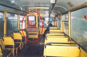 обожаю этот ЛиАз.когда был маленьким,отец ездил на таком,точнее на учебном,с доп.кабиной за водителем,там стояло кресло и дополнительные педали для инструктора.частенько брал меня покататься в той самой кабине.если же в обычном рейсовом,то любил ездить на первом тройном сидении у окна в кабину,наблюдать за водителем.