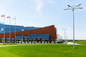 Еще добавлю: "Технополис GS" под Калининградом

6 действующих производств, промышленная зона «Технополиса GS» —
крупнейший кластер радиоэлектронной промышленности в Европе. А так же коттеджный поселок европейского уровня и культурно-развлекательные объекты.
«Технополис GS» стал лучшим частным российским технопарком по версии НИУ ВШЭ.