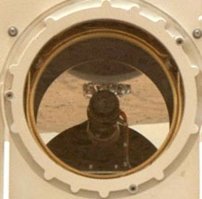 Как марсоход Curiosity фотографирует сам себя?  