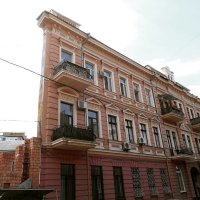 Все знают и многие видели этот дом в Одессе. А кто видел вот эти угловые квартиры изнутри?