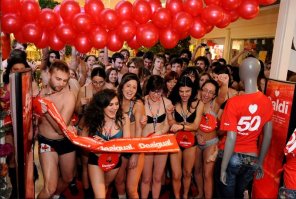 Причем на всей планете... Халяву любят везде и уровень благосостояния здесь не играет главной роли.