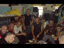 Ну на счет накормить автор погорячился. Думаю там найдутся кормильцы. Причем сразу в рот :) насильники там в любви не обделенные :).