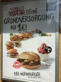 Мюнхен, бургер с сосиской