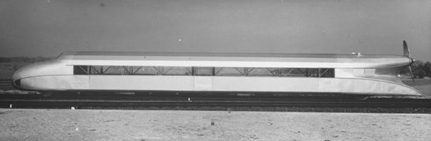 В Германии в 1930 году построили такую штуку, с пропеллером. Назывался дирижабль на рельсах.