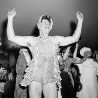 с ветрянкой тоже на праздник ходят ??))))))