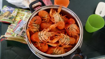 Кипяток и соль. 3-5 минут после закипания.
Пенье – крепкое: по вкусу!