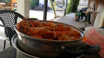Кипяток и соль. 3-5 минут после закипания.
Пенье – крепкое: по вкусу!