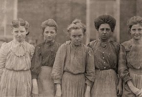 Гражданка Каплан, вы опять дурите народ. Вот девушки 20-х годов из США.
Постить фоточки добреньких нацистов и поливать грязью СССР у вас лучше получается.