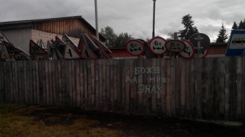 "Надо сказать, что профессиональный юмор - это довольно сложный жанр"
____________