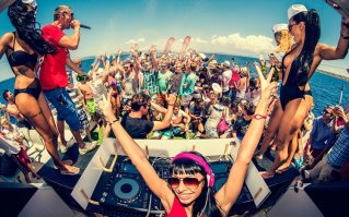 Очень веселый был бог, Дионис, вакханалии в честь него устраивали 5 раз в месяц, культ процветает и сейчас молодые юноши и девушки по пятницам идут в специально оборудованные для этого места.