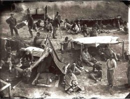 Я бы добавил:

Немногие знают, что именно США – родина первых в мире лагерей смерти, появившихся в Северной Америке во время гражданской войны между Севером и Югом. Сторонники Авраама Линкольна, как бы ни пытались их обелить, являли  не меньшую жестокость, чем сторонники Джефферсона Дэвиса.

Поскольку историю пишут победители, то события, связанные с ужасами «Андерсонвилля», организованного южанами для содержания федералов, получили огласку, а ужасы 11-ти концлагерей (в том числе – лагерь «Дуглас»), организованных северянами для содержания конфедератов, были преданы забвению. Молчание длилось 130 лет, и только в конце XX века начались расследования историков, которые подняли старые архивы и обнародовали документы, связанные с концентрационным лагерем «Дуглас».

США – родина первых в мире лагерей смерти
Федеральный концентрационный лагерь "Дуглас" был создан в феврале 1862 года у озера Мичиган, недалеко от Чикаго. В лагере содержались как пленные конфедераты-военные, так и просто гражданские лица с территорий южных штатов. Условия содержания заключенных в «Дугласе» были ужасающими. Полвека спустя автрийцы в Талергофе и Терезине устроили тоже самое для русских Галиции.

 

 

Мизерные продовольственные пайки удерживались за малейшие проступки, вследствие чего заключённые голодали. В перенаселённом, лишённом медикаментов лагере десятки тысяч заключённых (у которых не было даже чем накрыться) жили в драных палатках в любое время года, и люди погибали от холода.

 

 

США – родина первых в мире лагерей смертиПо свидетельствам очевидцев, за попытку побега заключённых закалывали штыками; за нарушения и провинности наказания, применявшиеся в лагере «Дуглас», поражают своей жестокостью:
«В холодное время охранники заставляли провинившихся снимать штаны и садиться на снег или мёрзлый грунт, держа в таком положении по много часов.

Порка ремнями с металлическими пряжками. По свидетельствам современников, часто пороли до тех пор, пока металлические края пряжек не просекали кожу и мышцы до костей.

Заключённого ставили босыми ногами в снег на несколько часов. Охранники следили, чтобы заключённый не двигался. Об этом можно было судить по следам на снегу. Многие после подобного наказания оставались без пальцев, поскольку отмораживали их. Если человек переминался или сходил с места — его дополнительно к наказанию стоянием в снегу подвергали порке.

Если человек слишком медленно реагировал на команду подъёма, его подвешивали на несколько часов за ноги. Так же в качестве наказания заключённых заставляли стоять в согнутом состоянии, головой вниз, на прямых ногах, пока из носа не начинала бежать кровь, а прилитие крови к глазным яблокам не заставляла заключённого кричать от боли.

Большие группы заключённых (по несколько десятков человек) запирались в маленькой комнате в 10 квадратных футов, с очень маленьким окном.

Ещё одно наказание — "езда на муле". Около ворот, высоко от земли, была установлена рама, на которую клался узкий брус. На этот брус верхом сажали заключённого и держали там до тех пор, пока он не терял сознание и не падал. Иногда наказание разнообразили, добавляя "шпоры": привязывая к ногам наказуемого вёдра с песком.

Это не полный перечень, но для создания общего впечатления достаточно.

Учёт заключённым в лагере "Дуглас" с самого начала практически не вёлся и существует мнение, что много конфедератов, которые "пропали без вести", на самом деле погибли в этом лагере и были захоронены неизвестно где, так как могилы тоже не учитывались. Часть умерших заключённых были погребены в болотистой почве, и поэтому никаких следов могил найти невозможно.

Согласно истории лагеря "Дуглас", около 12 000 заключенных пережили суровые зимы 1862 и 1863, когда температура падала ниже нуля. От 1400 до 1700 человек погибло в этот же период, но только 615 можно было пересчитать в братской могиле недалеко от лагеря. От 700 до 1000 человек просто исчезли.

К 1 декабря 1866 года можно было отыскать только 1 402 могилы (из учтённых ранее 2 968 могил). Около 2 000 человек и по сей день считаются пропавшими без вести. Сколько конфедератов на самом деле прошло через лагерь "Дуглас" – неизвестно».
Уровень смертности в «Дугласе» превысил «показатель» «Андерсовилля», да и лагерь «Андерсонвилль» был организован южанами значительно позднее «Дугласа» – в марте 1864 года и про жестокости, творимыми конфедератами над заключёнными в этом концлагере, написано достаточно много…

США – родина первых в мире лагерей смерти
16-акровая тюрьма открылась в Андерсонвилле, штат Джорджия, в феврале 1864 г. Предполагаемая вместимость составляла около 10 тысяч заключенных. К июню количество людей подскочило в два раза. "Место оказалось так забито, что яблоку негде упасть", писал один несчастный военнопленный. Конфедераты быстро достроили необходимые здания на дополнительных десяти акрах, но тюрьма все еще была переполнена и не хватало ресурсов. Особенно ценилась еда; стандартный дневной паек состоял из куска кукурузного хлеба и никчемного куска свинины, продукты часто выдавали уже испорченными. "Это не что иное — как место Голода,позор для любого правительства", — писал тот же заключенный.

США – родина первых в мире лагерей смерти
 

США – родина первых в мире лагерей смерти
Многим военнопленным не хватало банальной крыши над головой и одежды, чтобы защититься от стихий. "Многие разрывали на лоскутья свое нижнее белье, рубашки, подштанники и тому подобное, сшивали это все вместе и им удавалось сделать для себя кое-какой приют", рассказывал заключенный. Не смотря на свирепствующие болезни, такие как цинга и гангрена, лекарства сюда почти не поставляли. "Хватало в избытке и открытых ран, которые гноились и кишели личинками", — писал заключенный капитан Союза.
Военнопленные не просто умирали от болезней: их еще и убивали, если они пересекали "линию смерти" — линию деревянных столбов в 19-и футах от острог. Те, кто заходил за эту грань, подлежали расстрелу часовыми. Некоторые люди, отчаянно пытающиеся положить конец их страданиям, осознанно переступали эту линию.