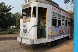 Вот такие сурово-антивандальные там трамваи )