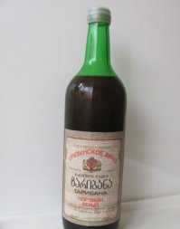 Я конечно очень плохо разбираюсь в вине, но по-моему оно совсем не белое...