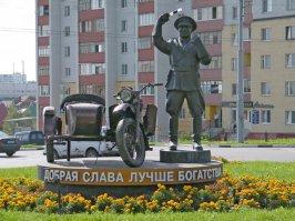 Кстати, это памятник самому честному гаишнику СССР.