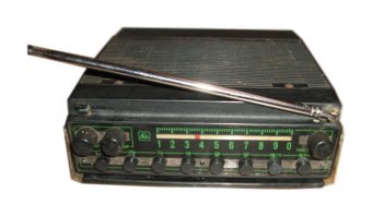 у Бати москвич был 80 года выпуска , вот такая балалайка в нём стояла как помню ))))