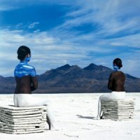 Отличный камуфляж: как голые люди сливаются с ландшафтом