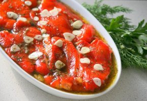 Очень вкусная закуска. Я её в первый раз как раз в Болгарии и пробовала.