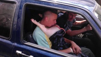 Бендера делает куниллингус своей невесте