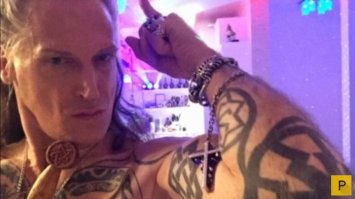 ))
Он сейчас изменился)