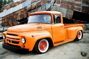 3,5 ляма за уникальный автомобиль конечно не много, но на уникальный он не очень тянет. Мне например больше понравился этот.