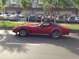 Старые автомобили на улицах Нью-Йорка