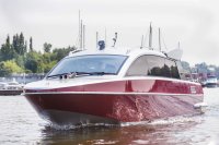 Российский катер на подводных крыльях Дельфин V2