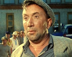 Смирнов Алексей Макарович. «За отвагу», орден Красной Звезды,
медаль «За боевые заслуги»,орден Славы III степени, орден Славы II степени. В свое время был поражен, узнав о подвигах всем известного актера.
