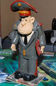 Приятель работал в зоне, в оперчасти, подогнал вот такой сувенирчик. Делают их из пережёванного хлеба, а сверху красят.