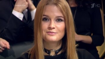 Не получается у неё тут Сашкина улыбка. Вот никак не получается.