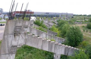 Например? Вильнюс? Национальный стадион фото видели?
А дороги?