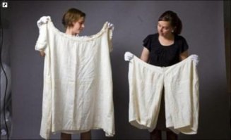 Ив Монтан приобрел «коллекцию» женского нижнего белья с маркой «Сделано в СССР». Поговаривают, что покупал эту «коллекцию» на Проспекте Мира в московском универмаге «Богатырь». Панталоны и женское трико с начесом, немыслимых (зеленых, розовых и серых) расцветок и невероятных размеров прибыли в Париж и были продемонстрированы взыскательной западной публике. Весь мир с ужасом увидел, что носят советские женщины. Говорят, француженки падали в обмороки.