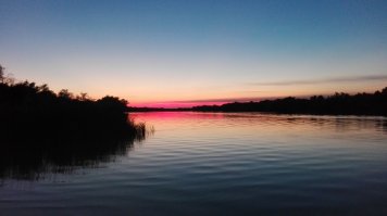 А это Дон в час заката. Два раза в этом году на байдарках по Дону прошли. Весной 160 км за четыре дня, в конце сентября попроще был, всего то 56 км за три дня.. Просто прогуляться вышли..