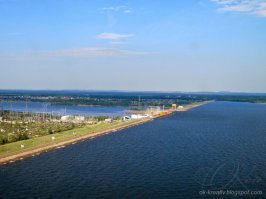 Попробую немного рассказать. Так по памяти. Так что если что поправляйте.
В городе у нас в Советское время было 4 градообразующих предприятия.
1. Воткинскгэсстрой. С них всё началось. Они строили плотину и ГЭС и большую часть самого города. Сейчас её уже нет. Сама ГЭС входит в РусГидро. На первом фото сама ГЭС.
2. Завод синтетического каучука. Занимает несколько квадратных километров. Сейчас распался на несколько предприятий и вроде бы производит в основном сжиженный газ. Входит в Сибур. Поправьте меня, кто там работает. На фото - на заднем плане с правой стороны. Там же городская ТЭЦ.
3. Комбинат шёлковых тканей. Третий по величине в Европе... был.
Сейчас "Чайковский текстиль" - остатки былой роскоши, огромные цеха простаивают.
4. Завод ТочМаш. По фото видно, что от него осталось. На территории куча мелких фирм.

В текущий момент в городе только одно предприятие подобного масштаба - Газпром трансгаз Чайковский. Головной офис которого появился в городе в 1984 году. (на фото)
На фото в посте можно видеть социальные объекты построенные или купленные и переделанные предприятием. Например бывший ДК Гидростроитель. Площадь перед которым была так же перестроена и установлен второй памятник П. И. Чайковскому.
Там же рядом стадион Энергия. (на фото комплекс сверху)

Ещё в городе появился Федеральный центр подготовки олимпийского резерва. Он включает в себя комплекс трамплинов, и биатлонный комплекс. Всё это построено не на пустом месте. Эти комплексы были тут и раньше. Хотя от них сейчас ничего не осталось кроме названия. Вся инфраструктура перестроена.